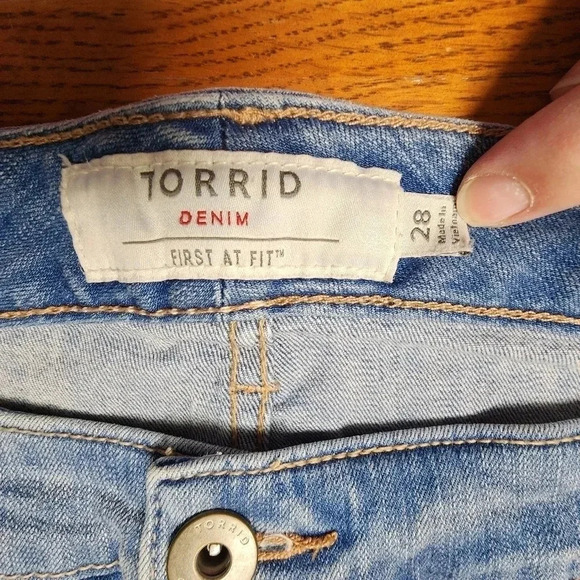 Torrid Denim Distressed Jeans Shorts Blue Plus Size 28 - Picture 6 of 8